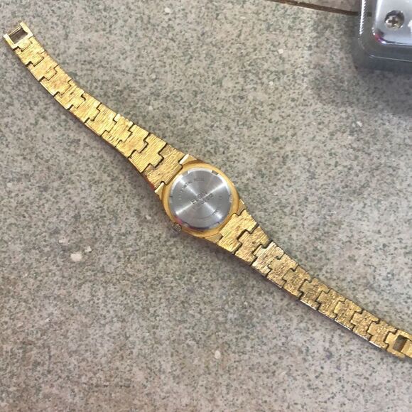 Vintage Elgin Gold nugget ladies watch. - Picture 8 of 10